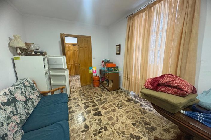 Image No.8-7 Bed Townhouse for sale