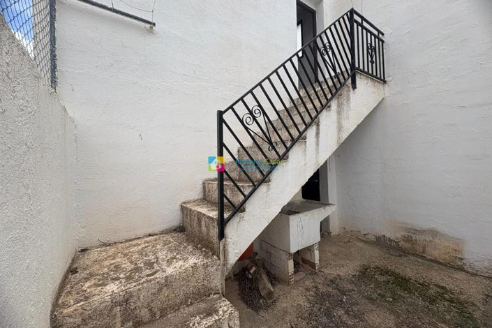 Image No.30-3 Bed Country House for sale