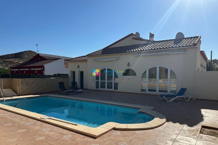 Image No.1-4 Bed Villa for sale