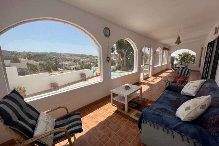 Image No.2-4 Bed Villa for sale