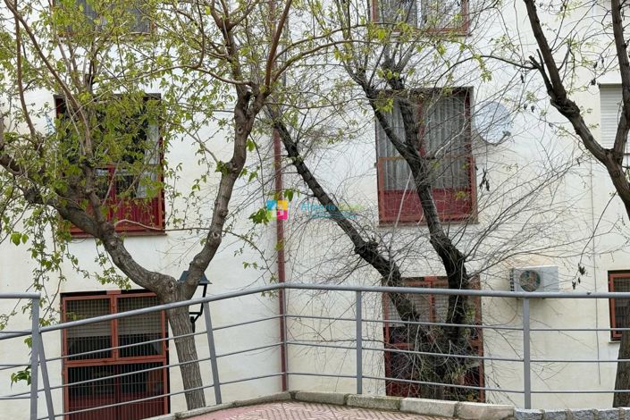 Image No.1-4 Bed Apartment for sale