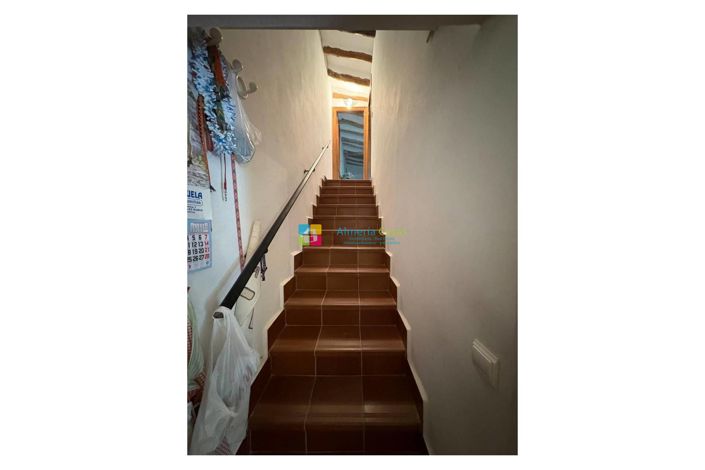 Image No.17-4 Bed Country House for sale