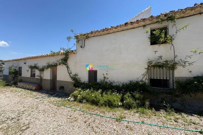 Image No.2-4 Bed Country House for sale