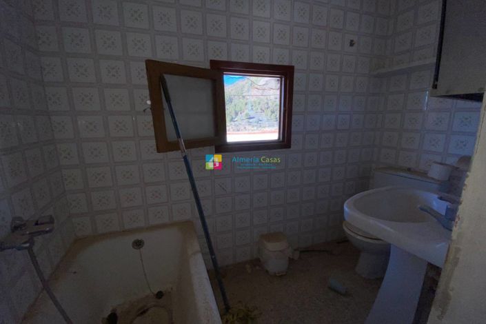 Image No.10-3 Bed Townhouse for sale