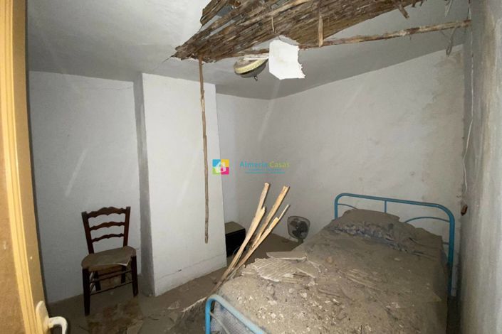 Image No.12-3 Bed Townhouse for sale