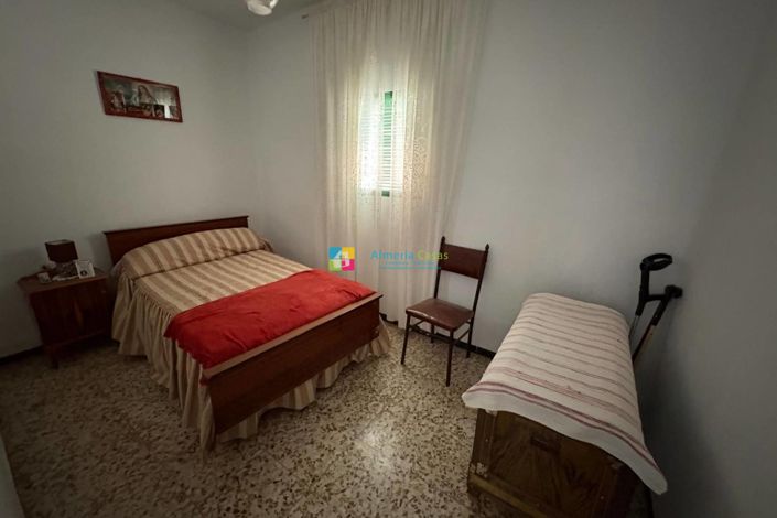 Image No.12-3 Bed Townhouse for sale