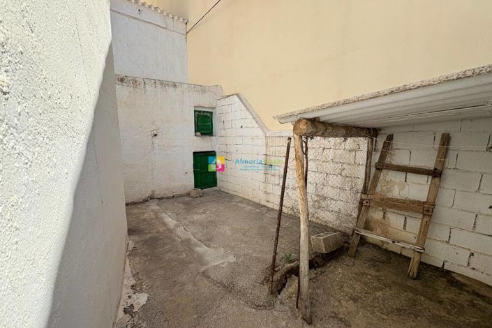 Image No.25-3 Bed Townhouse for sale