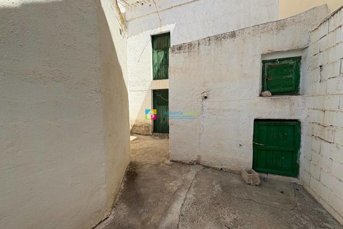 Image No.26-3 Bed Townhouse for sale