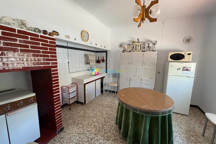 Image No.6-3 Bed Townhouse for sale