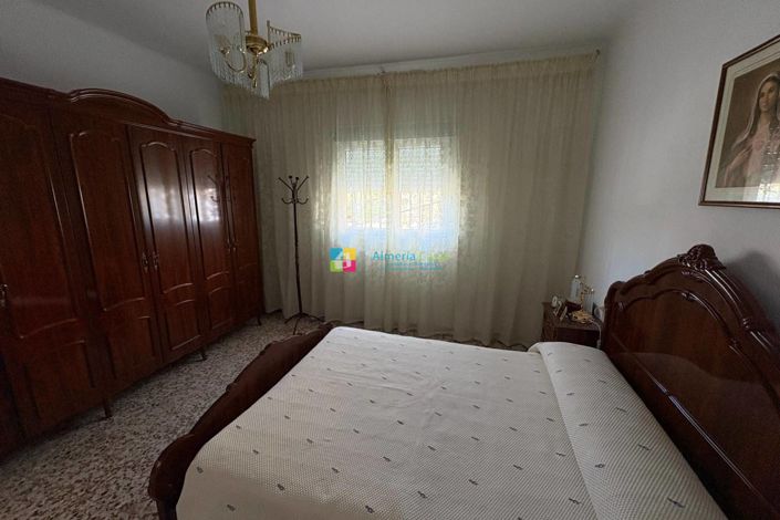 Image No.9-3 Bed Townhouse for sale