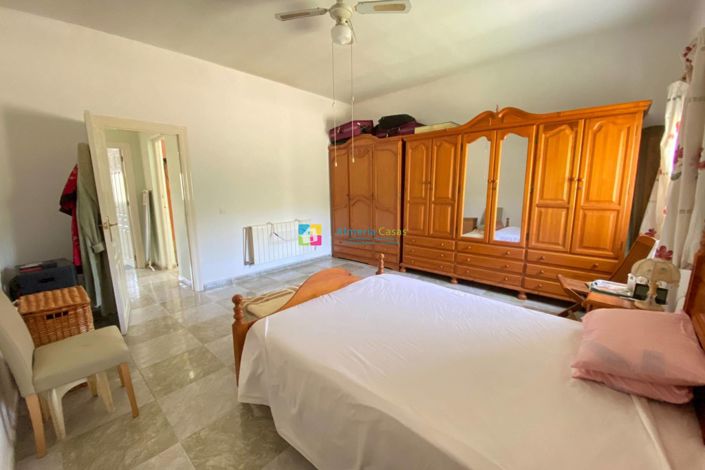 Image No.19-3 Bed Country House for sale