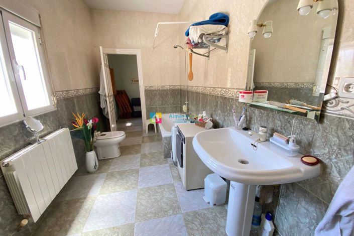 Image No.27-3 Bed Country House for sale