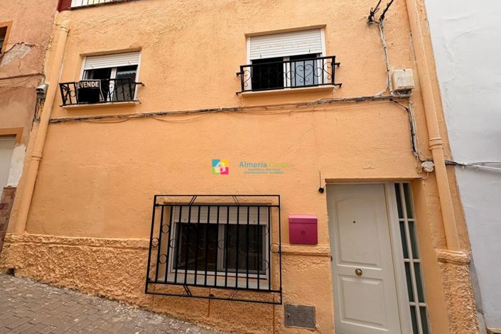 Image No.1-3 Bed Townhouse for sale