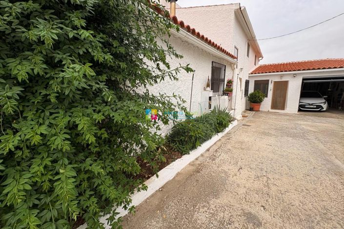 Image No.1-Maison de campagne de 3 chambres à vendre à Oria