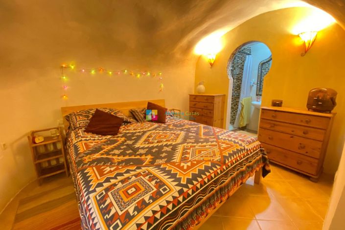 Image No.23-3 Bed Country House for sale