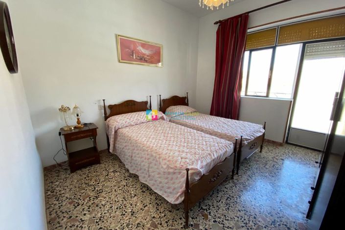 Image No.15-3 Bed Townhouse for sale