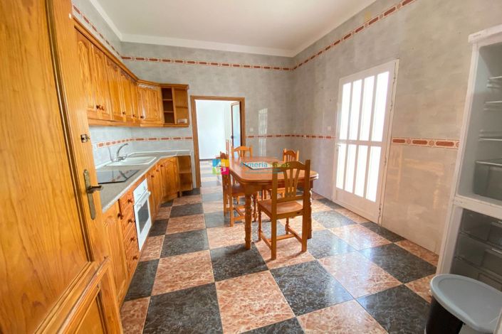 Image No.17-3 Bed Townhouse for sale