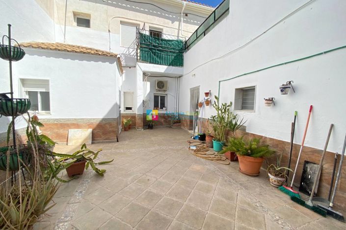 Image No.20-3 Bed Townhouse for sale