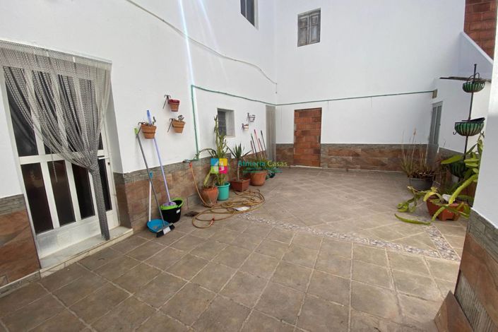 Image No.21-3 Bed Townhouse for sale