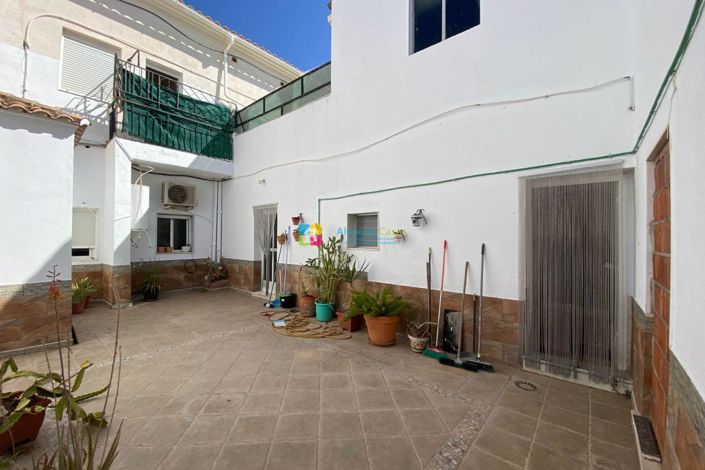 Image No.22-3 Bed Townhouse for sale