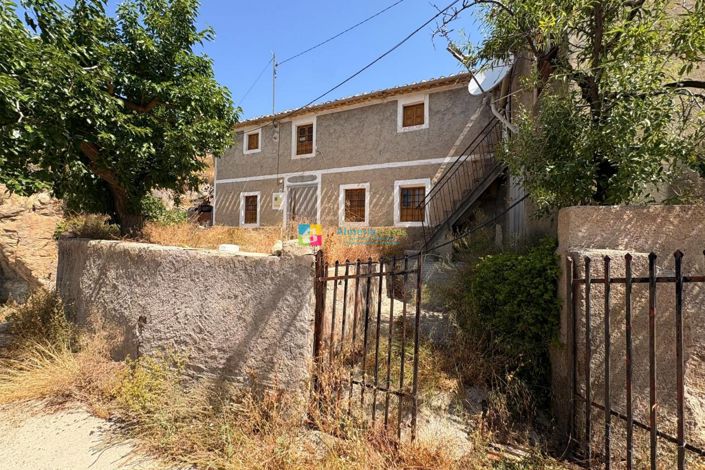 Image No.1-4 Bed Country House for sale