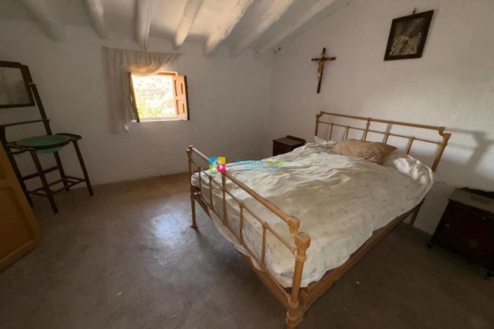 Image No.12-4 Bed Country House for sale