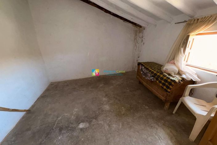 Image No.16-4 Bed Country House for sale