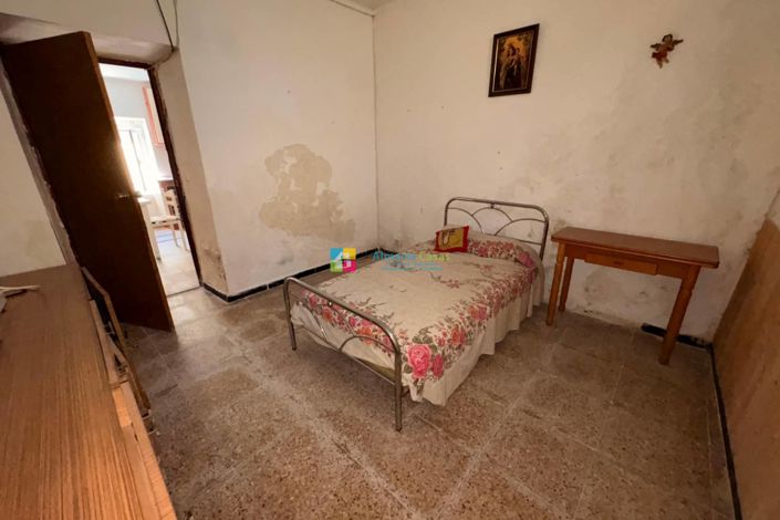 Image No.15-5 Bed Townhouse for sale