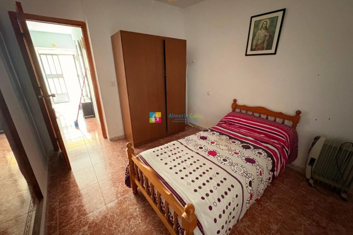 Image No.16-5 Bed Townhouse for sale