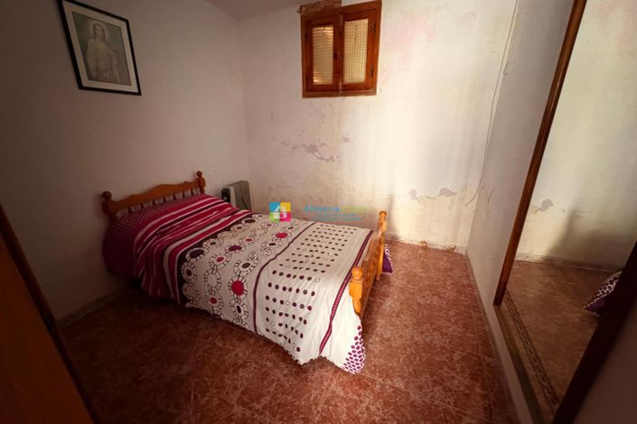 Image No.17-5 Bed Townhouse for sale