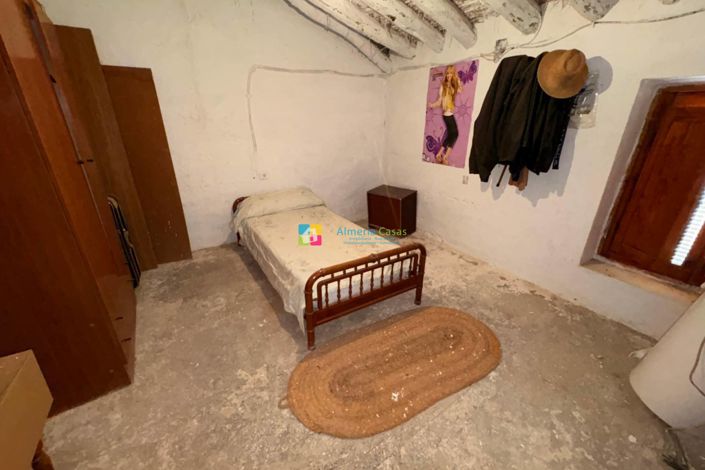 Image No.22-5 Bed Townhouse for sale