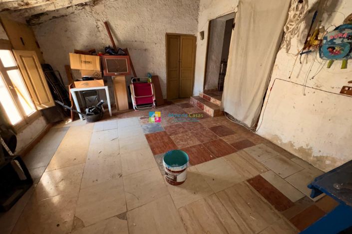 Image No.28-5 Bed Townhouse for sale