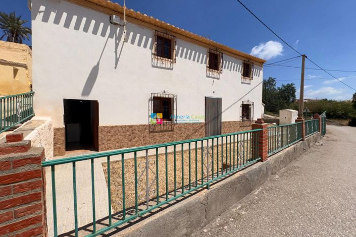 Image No.1-3 Bed Townhouse for sale
