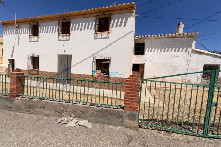 Image No.2-3 Bed Townhouse for sale