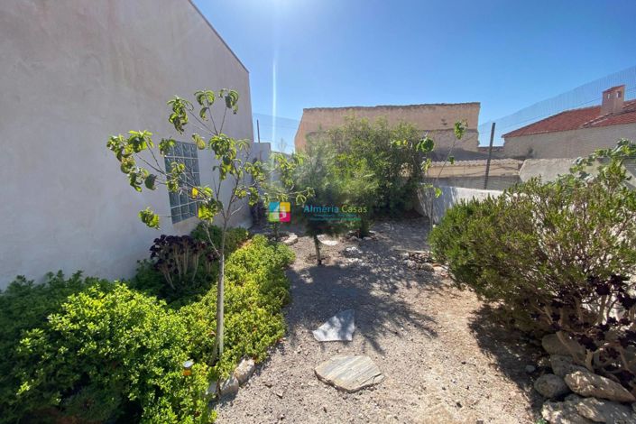 Image No.15-3 Bed Townhouse for sale