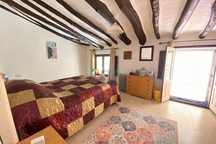 Image No.22-3 Bed Townhouse for sale