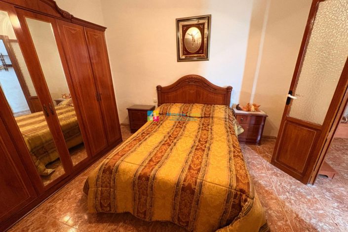 Image No.14-3 Bed Country House for sale