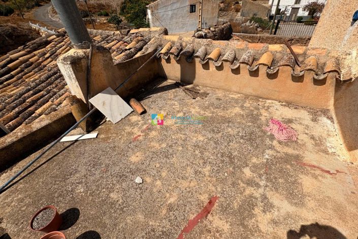 Image No.27-3 Bed Country House for sale