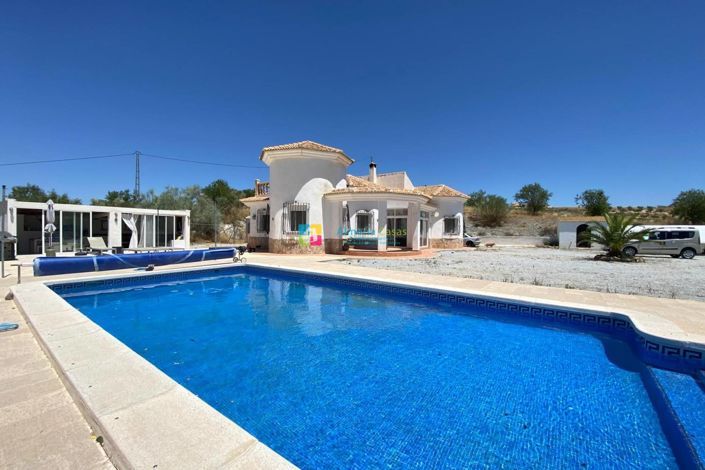 Image No.1-4 Bed Villa for sale
