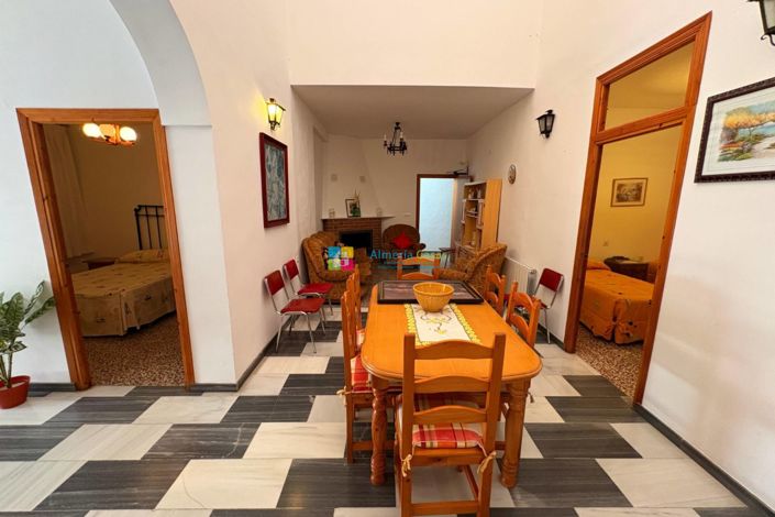 Image No.12-8 Bed Townhouse for sale