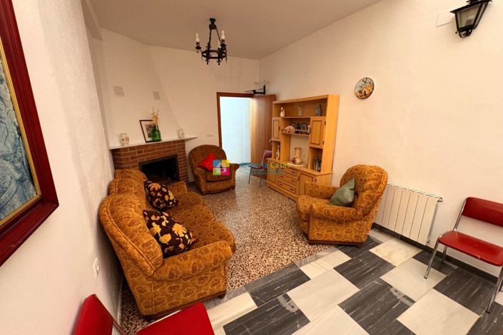 Image No.13-8 Bed Townhouse for sale