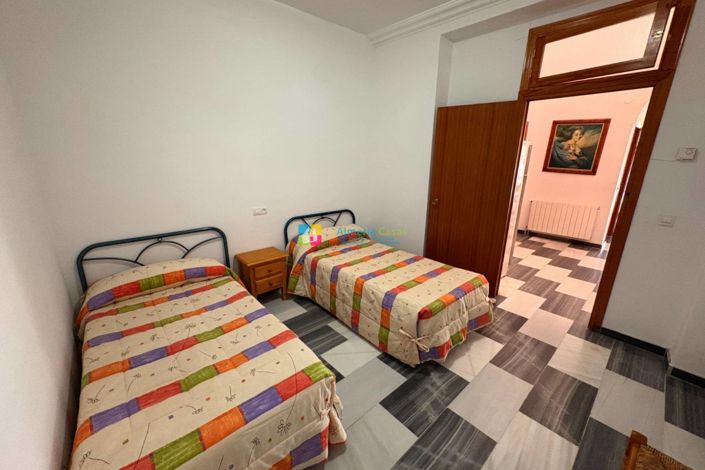 Image No.18-8 Bed Townhouse for sale