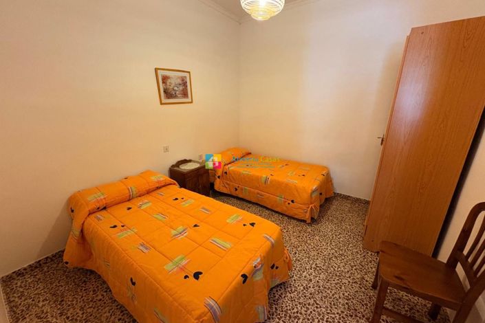 Image No.20-8 Bed Townhouse for sale