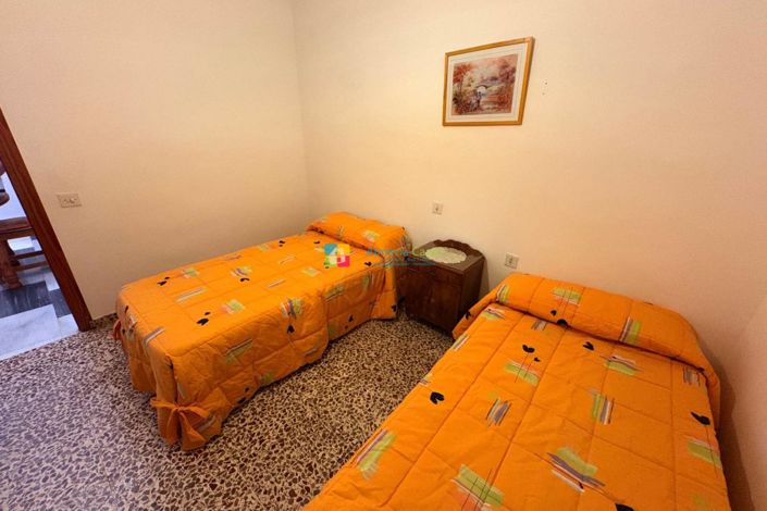 Image No.21-8 Bed Townhouse for sale