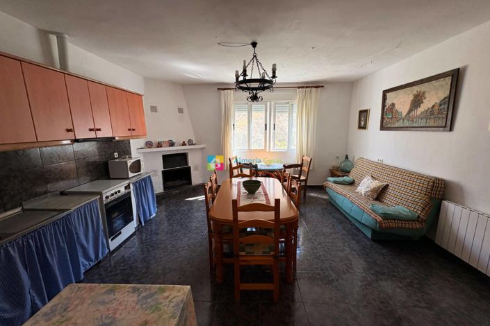 Image No.27-8 Bed Townhouse for sale