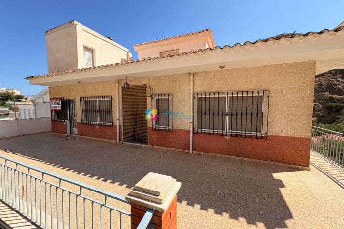 Image No.3-8 Bed Townhouse for sale