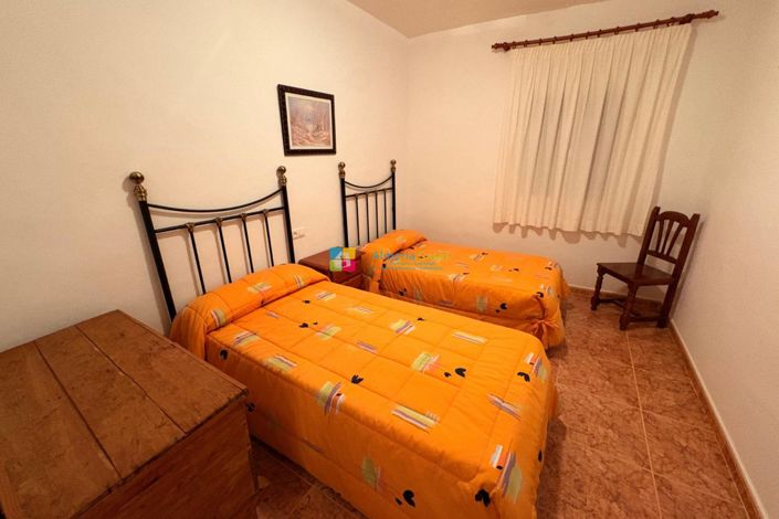 Image No.31-8 Bed Townhouse for sale