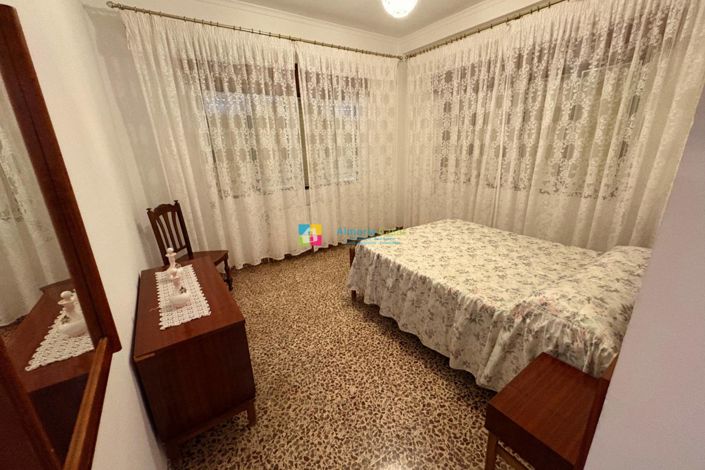 Image No.7-8 Bed Townhouse for sale