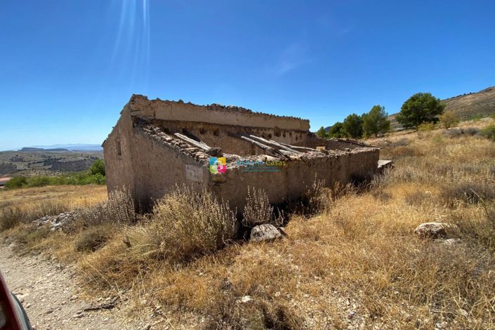 Image No.40-5 Bed Country House for sale