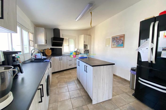 Image No.11-3 Bed Country House for sale